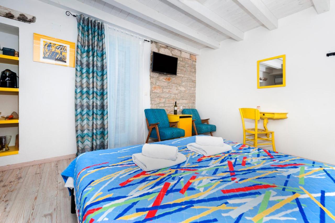 Apartments & Rooms La Casa Barbaro โรวีน ภายนอก รูปภาพ