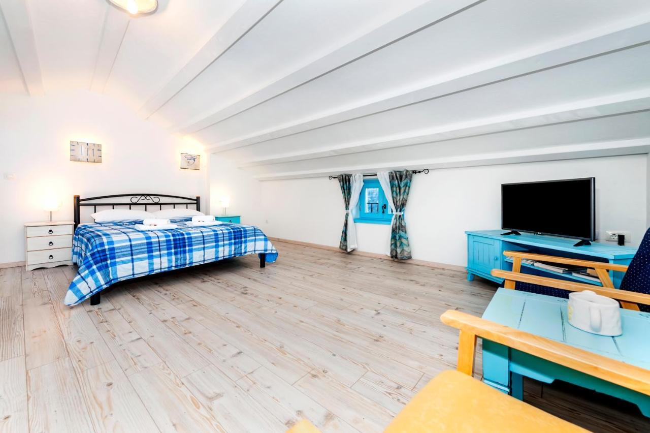 Apartments & Rooms La Casa Barbaro โรวีน ภายนอก รูปภาพ